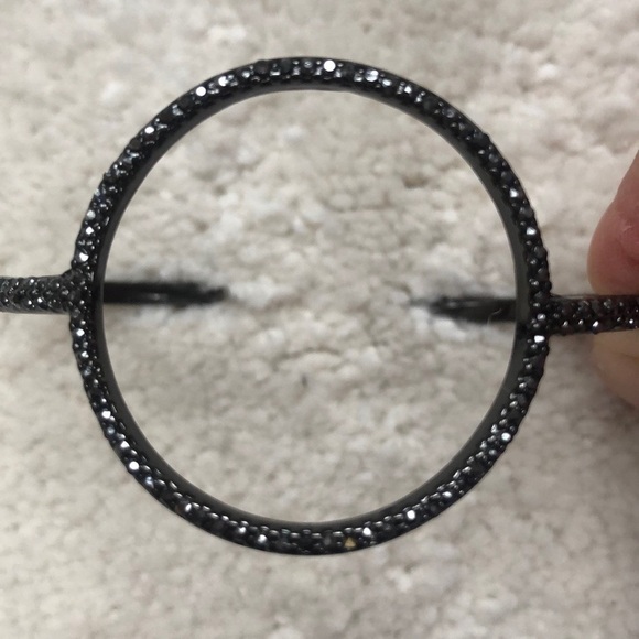 Black Crystals O Detail Slip-on Bracelet - Picture 2 of 3